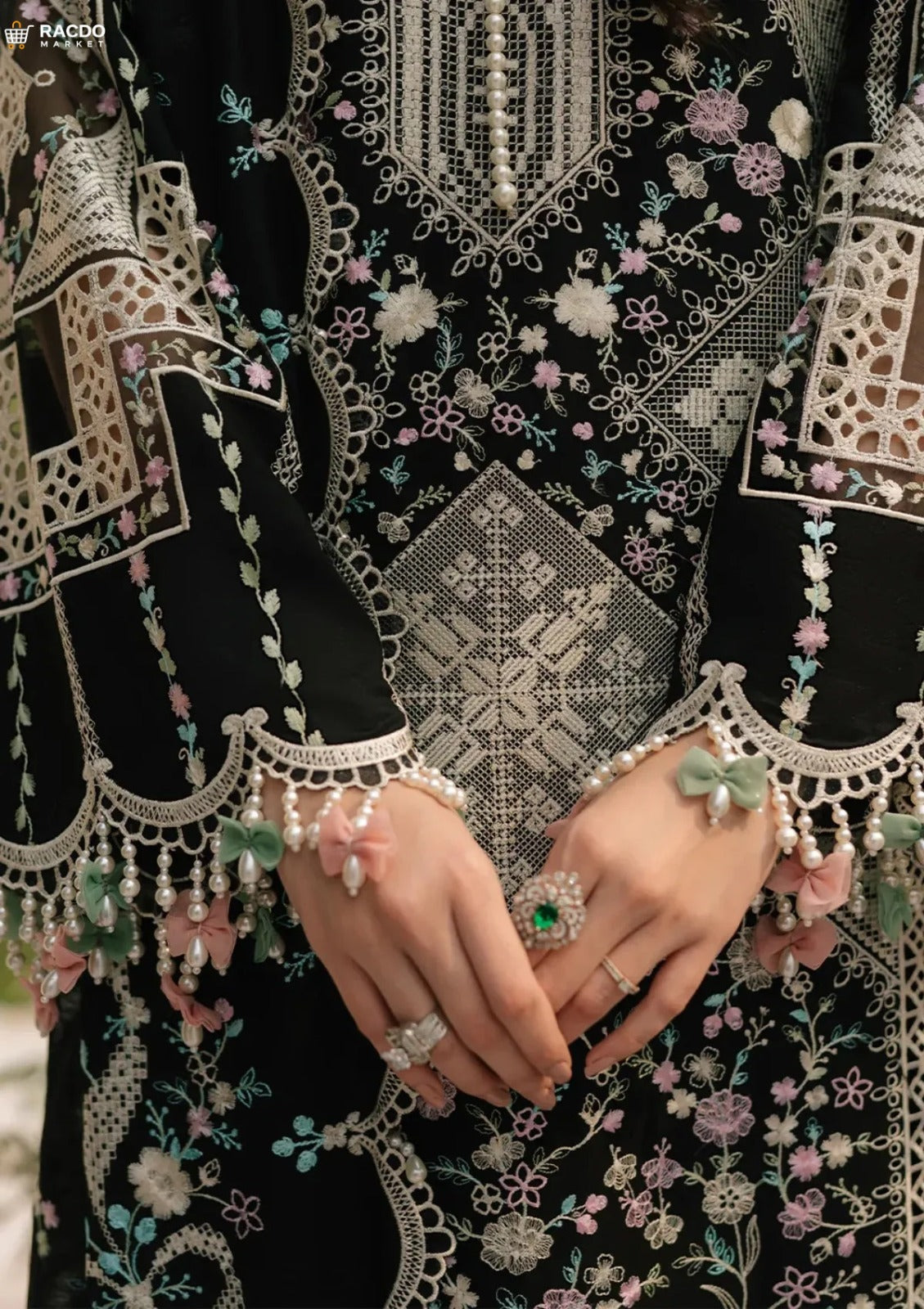 فریشیا ایمبرائیڈڈ لان 3 پیس ان اسٹچ سوٹ 703 آن لائن پاکستان میں خریدیں